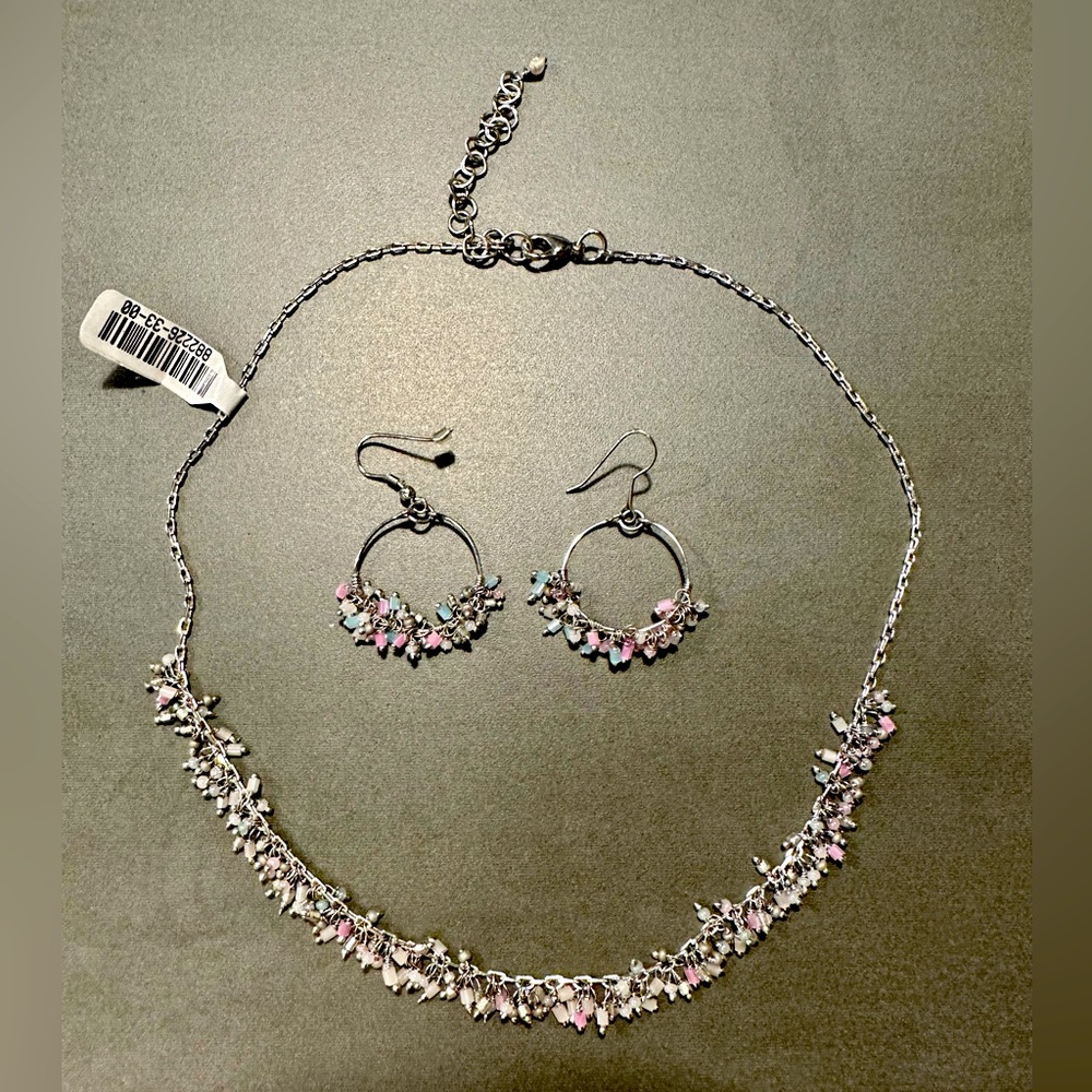 * NEW* Silver NECKLACE AND EARRINGS SET